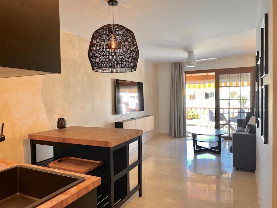 Stylish & Modern 1 Bedroom Suite On Frontline Of Playa Del Duque Costa Adeje (Tenerife) Exterior foto